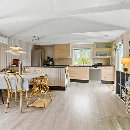In With Kitchen